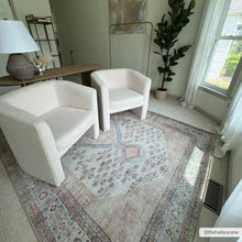 Carregar imagem no visualizador da galeria, Analu Non-Slip Washable Rug
