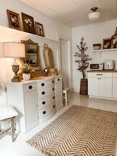 Carregar imagem no visualizador da galeria, Aren Area Rug - Clearance

