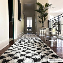 Carregar imagem no visualizador da galeria, Atira Black &amp; White Checkered Area Rug
