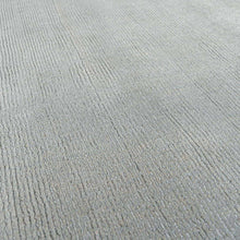 Carregar imagem no visualizador da galeria, Brockton Solid Light Gray Wool Rug
