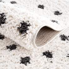 Cargar imagen en el visor de la galería, Chaia Dotted Black &amp; White Plush Rug
