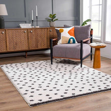 Cargar imagen en el visor de la galería, Chaia Dotted Black &amp; White Plush Rug
