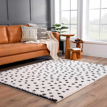 Cargar imagen en el visor de la galería, Chaia Dotted Black &amp; White Plush Rug
