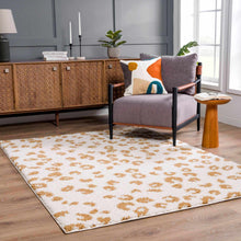 Carregar imagem no visualizador da galeria, Altin Area Rug - Clearance
