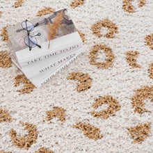 Carregar imagem no visualizador da galeria, Altin Area Rug - Clearance
