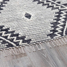Carregar imagem no visualizador da galeria, Brownhills Cream&amp;Black Trellis Cotton Area Rug
