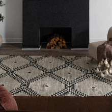 Carregar imagem no visualizador da galeria, Brownhills Cream&amp;Black Trellis Cotton Area Rug

