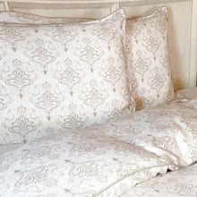 Carregar imagem no visualizador da galeria, Bamboo Duvet Cover with Shams 3 Piece Set - Damask
