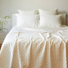 Load image into Gallery viewer, Bamboo Quilted Coverlet - Ivory
