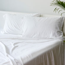 Load image into Gallery viewer, Bamboo Bed Sheet Set - White

