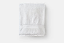 Cargar imagen en el visor de la galería, Bath Towel Made of Luxury USA Cotton
