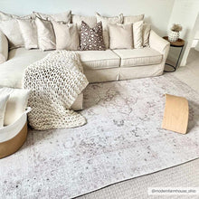 Cargar imagen en el visor de la galería, Bethany Vintage Flat Pile Washable Rug
