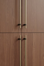 Carregar imagem no visualizador da galeria, Brushed Bronze &quot;Bond&quot; T-Bar Dual Finish Knob and Pulls
