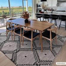 Carregar imagem no visualizador da galeria, Brownhills Cream&amp;Black Trellis Cotton Area Rug
