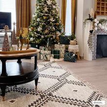 Carregar imagem no visualizador da galeria, Brownhills Cream&amp;Black Trellis Cotton Area Rug
