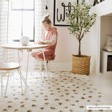 Cargar imagen en el visor de la galería, Chaia Dotted Cream &amp; Brown Plush Rug
