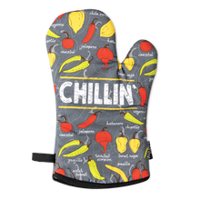 Load image into Gallery viewer, Chillin&#39; Chillies Oven Mitts And Potholder Set
