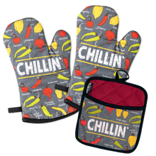 Load image into Gallery viewer, Chillin&#39; Chillies Oven Mitts And Potholder Set
