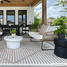 Carregar imagem no visualizador da galeria, Anah Cream Outdoor Rug
