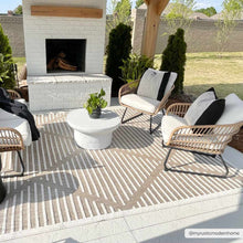 Carregar imagem no visualizador da galeria, Anah Cream Outdoor Rug
