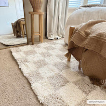 Carregar imagem no visualizador da galeria, Atira Light Brown Checkered Area Rug
