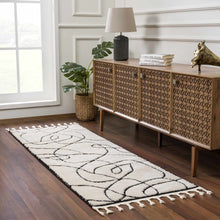Carregar imagem no visualizador da galeria, Azana Black &amp; White Area Rug
