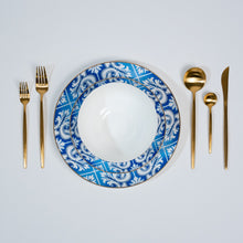 Carregar imagem no visualizador da galeria, Ozarke&#39;s Blue And White With Gold Rim Plates Set
