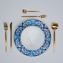 Carregar imagem no visualizador da galeria, Ozarke&#39;s Blue And White With Gold Rim Plates Set
