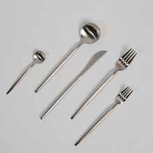 Carregar imagem no visualizador da galeria, Royal Cutlery Set
