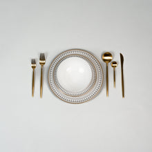 Carregar imagem no visualizador da galeria, Ozarke&#39;s Urban Retreat Plate Set
