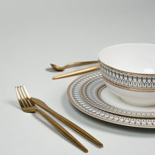 Carregar imagem no visualizador da galeria, Ozarke&#39;s Urban Retreat Plate Set
