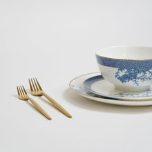 Load image into Gallery viewer, Ozarke&#39;s Blue Flower Plates Set
