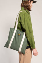 Carregar imagem no visualizador da galeria, 9001 TOTE BAG OLIVE SATEEN
