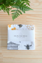 Carregar imagem no visualizador da galeria, Bee Tea Towel
