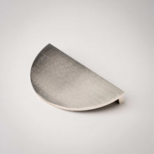 Carregar imagem no visualizador da galeria, Demi Lune, Solid Brass Half Moon Cabinet Pulls

