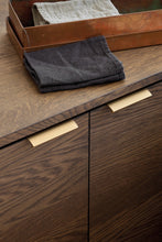 Carregar imagem no visualizador da galeria, Brushed Bronze &quot;Edge Straight&quot; Tab Drawer Pulls
