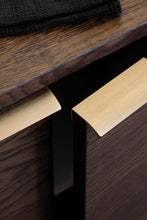Carregar imagem no visualizador da galeria, Brushed Bronze &quot;Edge Straight&quot; Tab Drawer Pulls
