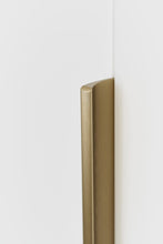 Carregar imagem no visualizador da galeria, Brushed Bronze &quot;Edge Straight&quot; Tab Drawer Pulls
