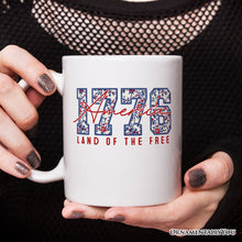 Carregar imagem no visualizador da galeria, Retro America 1776 Floral Personalized Mug, Land of the Free Patriotic Gift with Custom Name
