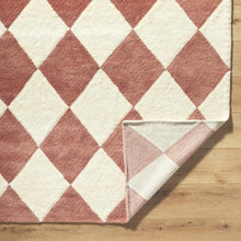 Carregar imagem no visualizador da galeria, Almeda Diamond Washable Wool Rug
