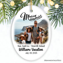 Carregar imagem no visualizador da galeria, Making Memories Personalized Vacation Themed Ornament, Photo Upload Travel Souvenir
