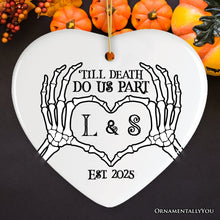 Carregar imagem no visualizador da galeria, Minimalist Skeleton Couple Personalized Ornament, Spooky Wedding Keepsake Gift
