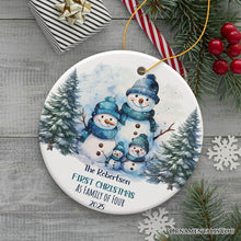 Carregar imagem no visualizador da galeria, First Christmas Family of Four Personalized Ornament, Cute Artistic Snowmen Christmas Gift With Custom Names and Date
