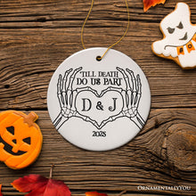 Carregar imagem no visualizador da galeria, Minimalist Skeleton Couple Personalized Ornament, Spooky Wedding Keepsake Gift
