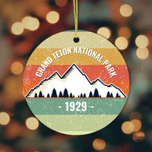 Carregar imagem no visualizador da galeria, Vintage Grand Teton National Park Ornament
