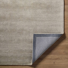 Carregar imagem no visualizador da galeria, Brockton Solid Gray Wool Rug
