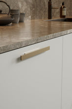 Carregar imagem no visualizador da galeria, Brushed Bronze &quot;Facet&quot; Drawer Pulls
