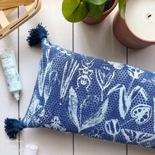 Cargar imagen en el visor de la galería, Flowers and Insects - Mesh Stencil - 12x12
