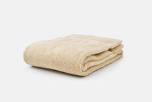 Carregar imagem no visualizador da galeria, Bath Towel Made of Luxury USA Cotton
