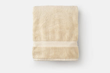Carregar imagem no visualizador da galeria, Bath Towel Made of Luxury USA Cotton
